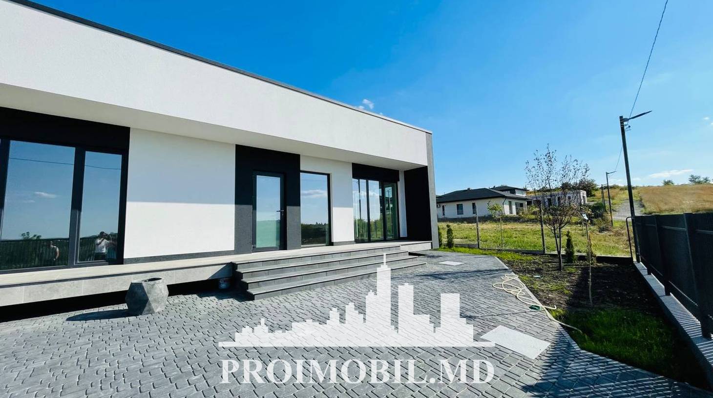 https://images.proimobil.md/mVFl71u5x1Z_ZjvbWPlFvzukRHbdk4lDzfivUgVFlbE/watermark:0.75:so:0:30:0.39/resize:fill:1460:816:1/gravity:ce/bG9jYWw6Ly8vZXN0YXRlL2xyLzQwNTI1ZTg4LTViMjItNGIwOS1hMmFiLTZlZGUxMzYzNjhkMy5qcGVn