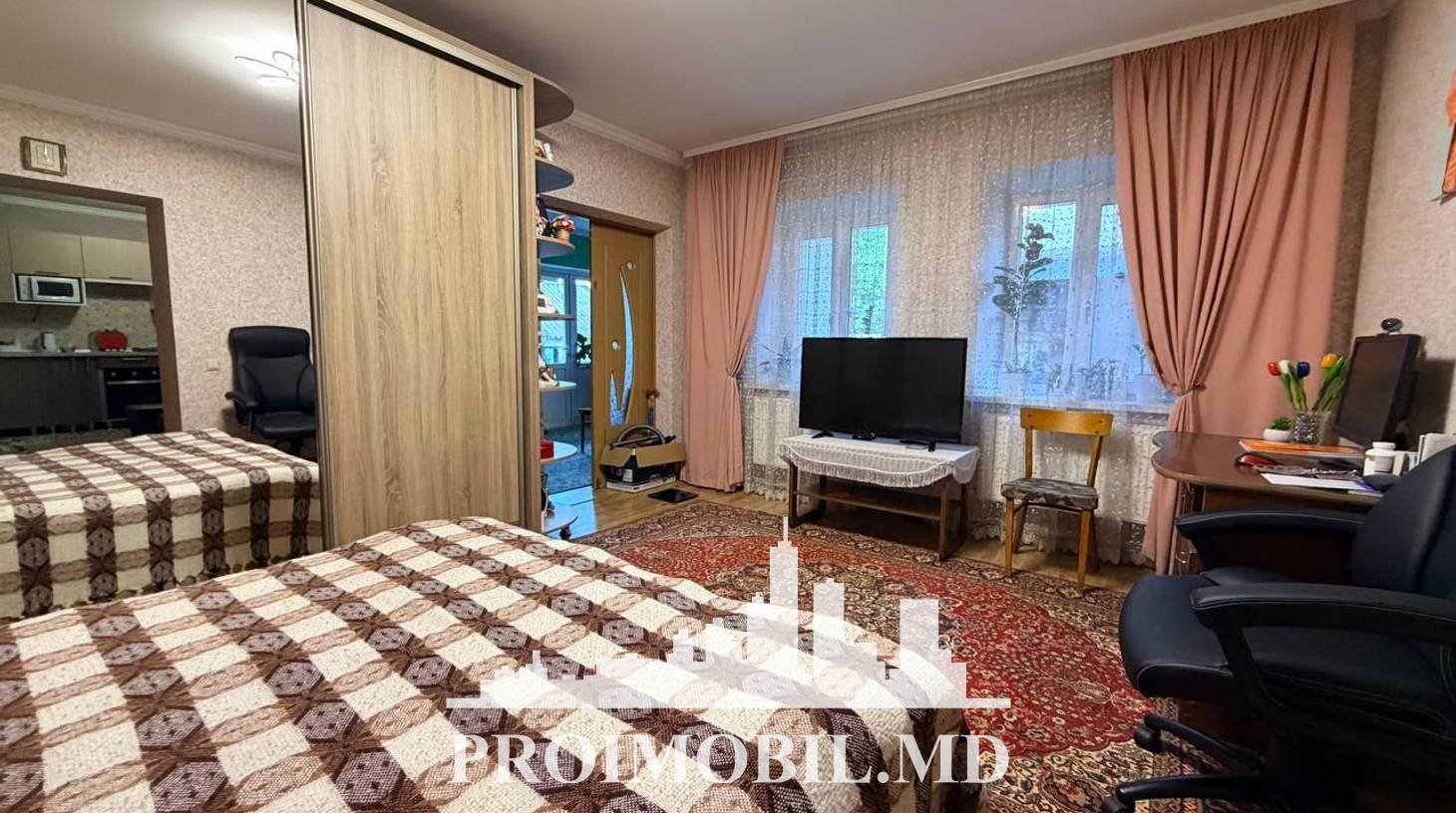 https://images.proimobil.md/mY9cnP4nqO0AtnjsgsMM-A6mX0XkqaDsQBvrC3p46fE/watermark:0.75:so:0:30:0.39/resize:fill:1460:816:1/gravity:ce/bG9jYWw6Ly8vZXN0YXRlL2xyLzJjMjkzMmFhLWZmMzAtNGVkNi05MWU5LTNiOTRlZTk4NWVmYS5qcGVn