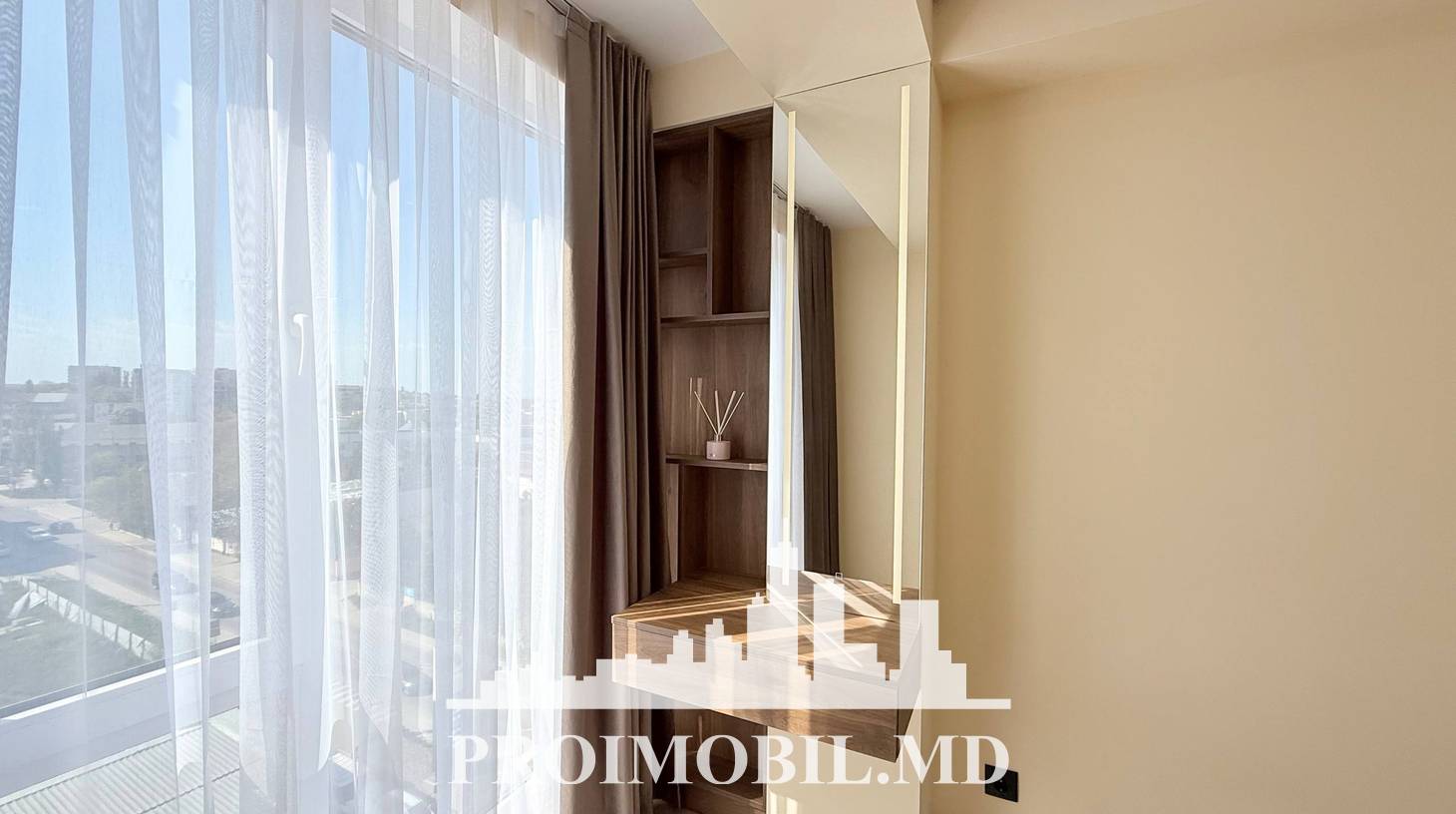 https://images.proimobil.md/mYexxudBD_V4w2EpNHNmbnax5gPSVoYyo3A6yWsOEVg/watermark:0.75:so:0:30:0.39/resize:fill:1460:816:1/gravity:ce/bG9jYWw6Ly8vZXN0YXRlL2xyLzdmMTQ2ODdlLWQ2MGQtNGU2Zi05NWM2LTQ4YTY1MWJiMzZhZS5qcGVn