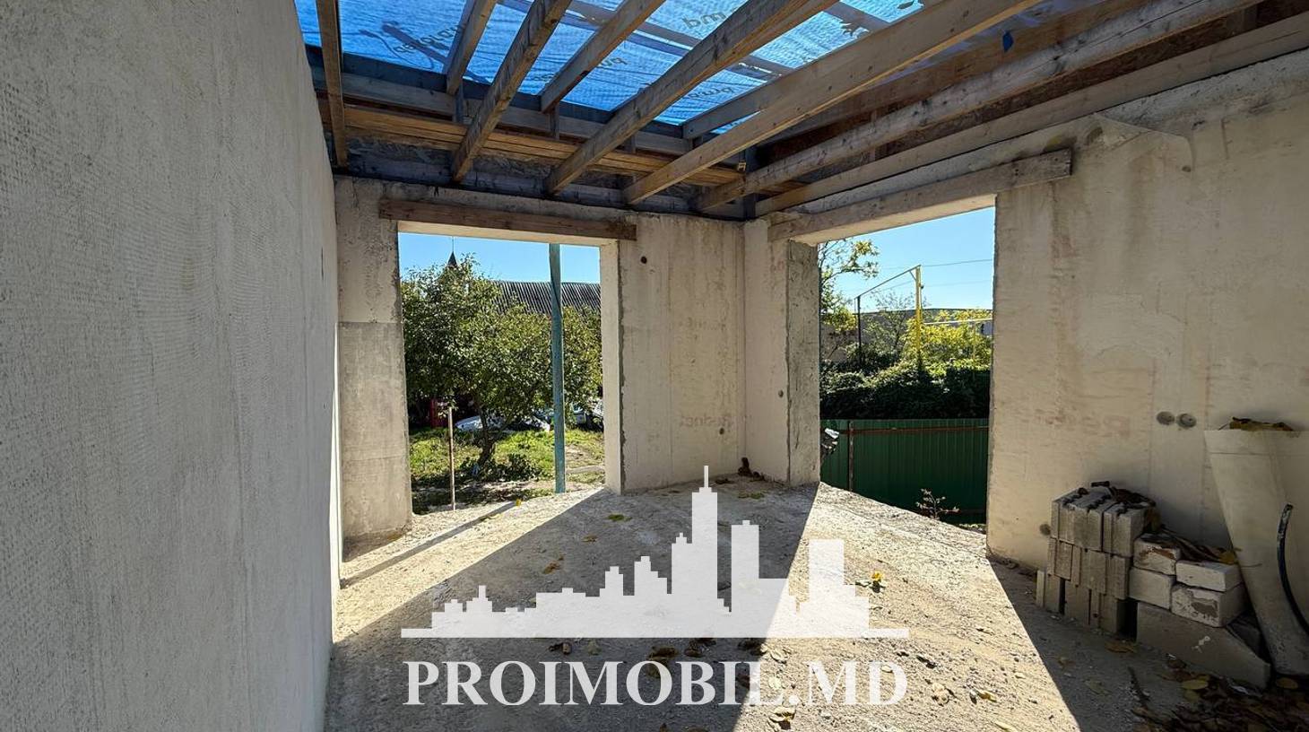 https://images.proimobil.md/m_NcB88lHn0-TR9o8YFV88s6blbitAxJ_uolJEoDjWY/watermark:0.75:so:0:30:0.39/resize:fill:1460:816:1/gravity:ce/bG9jYWw6Ly8vZXN0YXRlL2xyLzhiMGEyNzM3LTAwODUtNGY3Mi05ODZhLWU5ZTNiODJlZTI5Yy5qcGVn