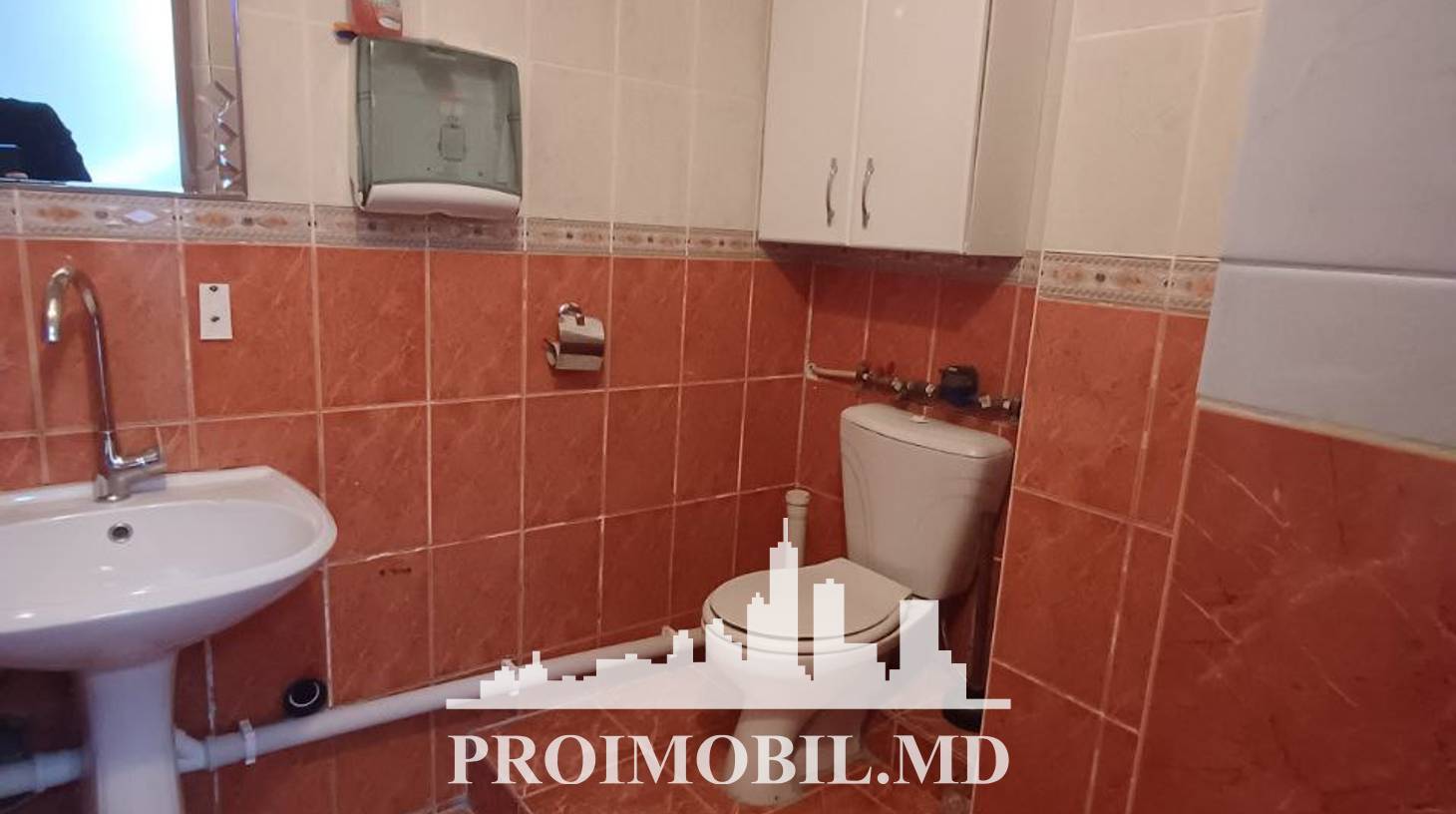https://images.proimobil.md/makkLY_gAAFmr46au3Z2cnF352PQaP5pdIsl7dj-x8A/watermark:0.75:so:0:30:0.39/resize:fill:1460:816:1/gravity:ce/bG9jYWw6Ly8vZXN0YXRlL2xyL2RkMjNmYmNhLTZkYTctNGY5Ny1hY2Y4LWRkMDZhOTkxNjI4MC5qcGVn