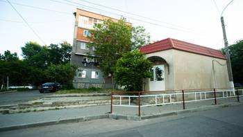 https://images.proimobil.md/md_aI8zbEDAwayZq-NLabM0-rIj1Vre73szOtLnDW5c/resize:fill:350:198:1/gravity:ce/bG9jYWw6Ly8vZXN0YXRlL2xyLzY3YWFiMTM2LTg3ZTMtNDk5MC04ZmY2LTIzZjA5NzY5MjAyNS5qcGVn