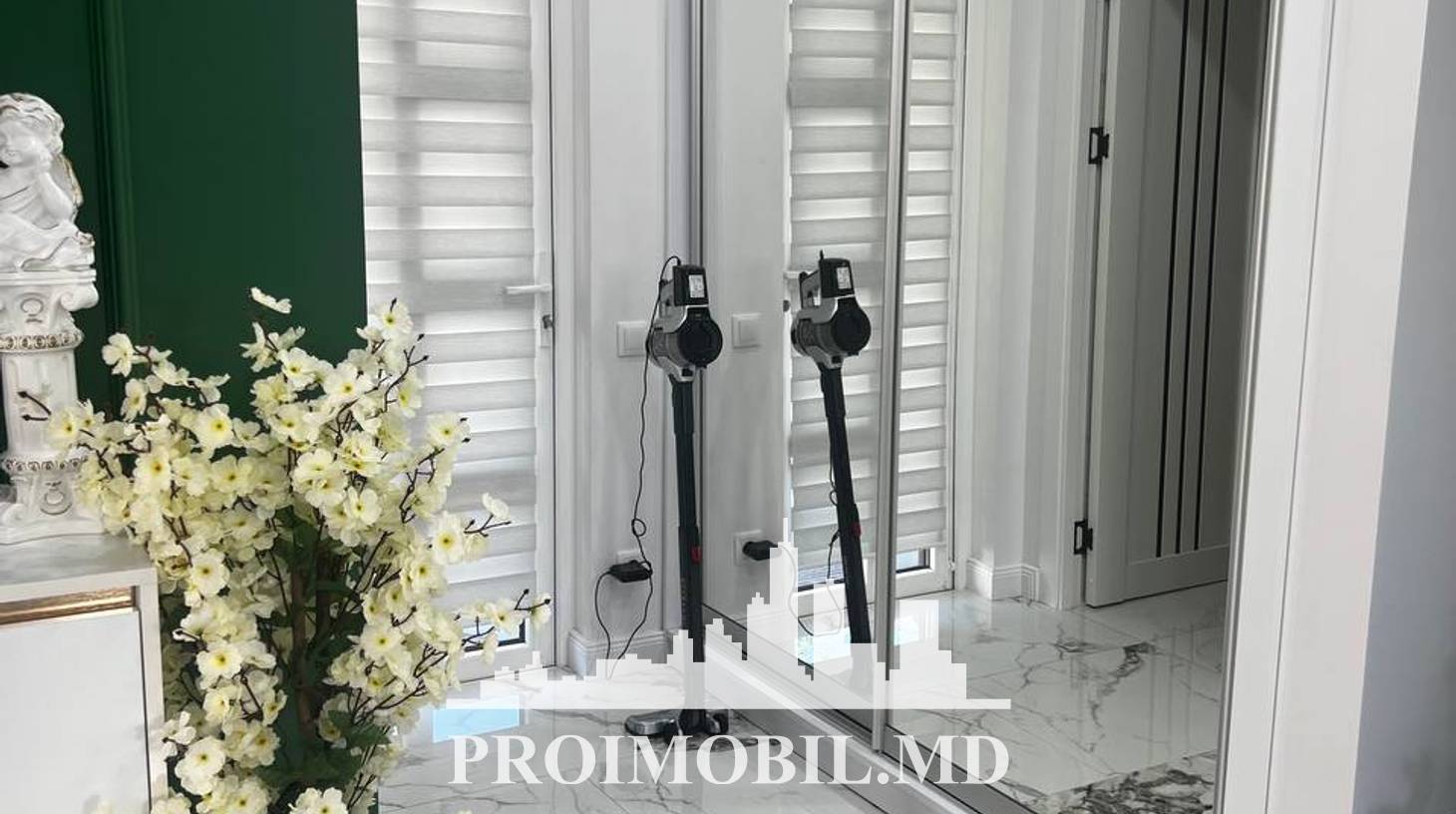 https://images.proimobil.md/mgSx834EVe6qg4r2DVi_1mmhXtIJjZ3NIDdkuPRLMTQ/watermark:0.75:so:0:30:0.39/resize:fill:1460:816:1/gravity:ce/bG9jYWw6Ly8vZXN0YXRlL2xyLzY4MzE1MmYxLThmZDAtNDA0My1iYjViLTQ4YTQyOGNlMWFmMS5qcGVn
