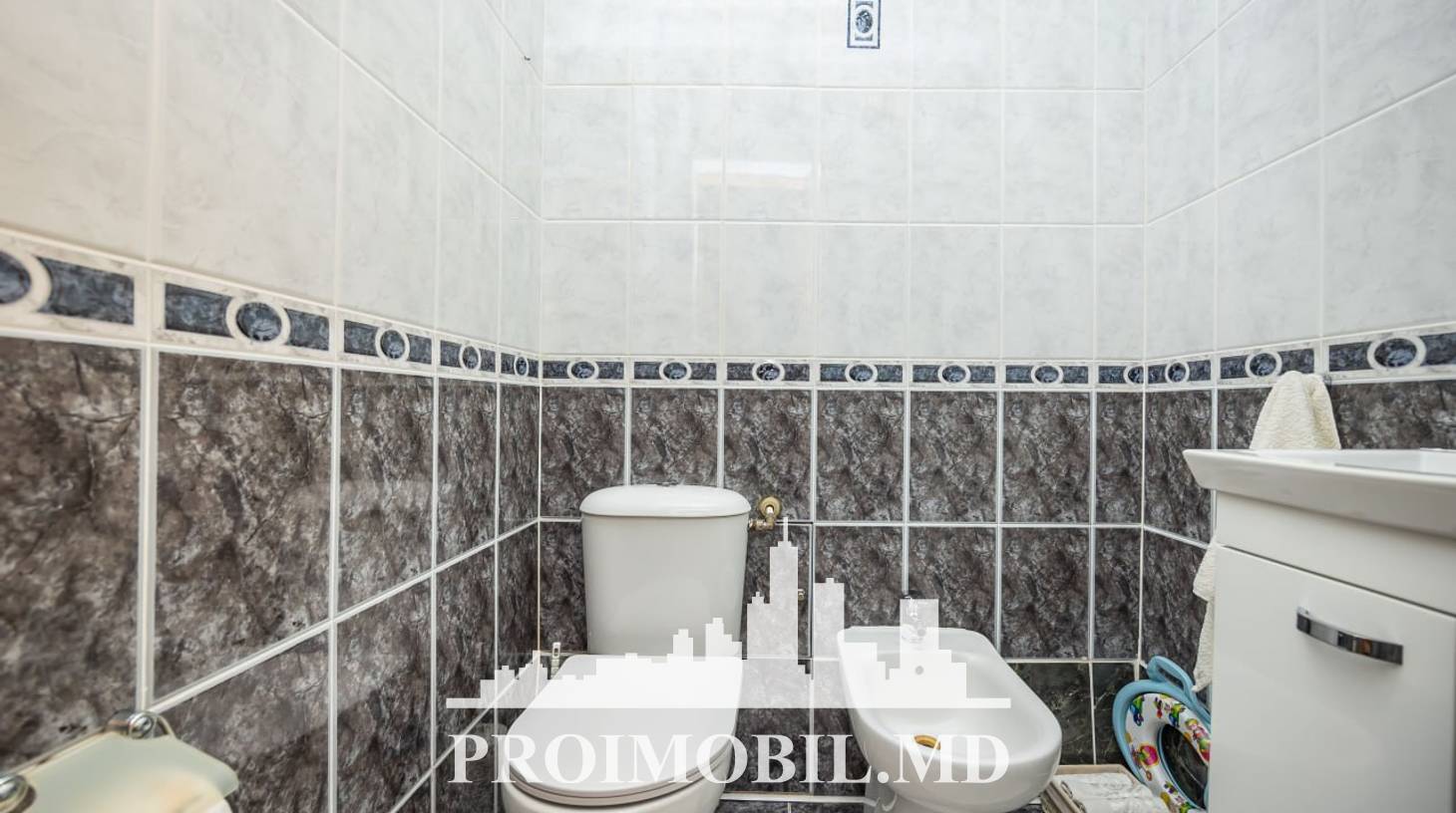https://images.proimobil.md/miU1GbXXs-YrGq7DVhP4l1xReVI-dW1wBOcbY71Ctzo/watermark:0.75:so:0:30:0.39/resize:fill:1460:816:1/gravity:ce/bG9jYWw6Ly8vZXN0YXRlL2xyLzliNTY3ZDZjLTdhMmMtNDc0Mi04YTdkLTRlOWY1MzA5OWJhYy5qcGVn