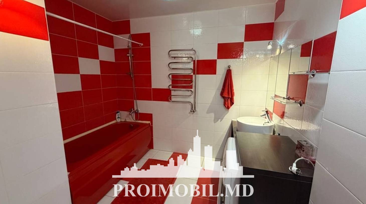 https://images.proimobil.md/mlZWlR716CkDmUQzQKBl6Z-RvmazqM_sENwmcr4f5K0/watermark:0.75:so:0:30:0.39/resize:fill:1460:816:1/gravity:ce/bG9jYWw6Ly8vZXN0YXRlL2xyLzVmYjRlNjYxLTlmNzQtNDRjNi04NmIwLWZiMTQyMmY3OTUzMC5qcGVn