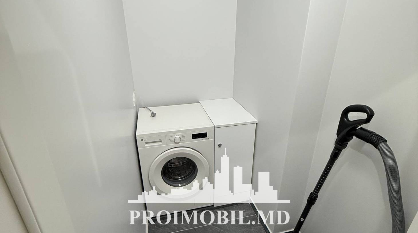 https://images.proimobil.md/mlmZiV6OQ9XTetQ9Cl5GTp-Km27FuTR_XUlWJIENA6w/watermark:0.75:so:0:30:0.39/resize:fill:1460:816:1/gravity:ce/bG9jYWw6Ly8vZXN0YXRlL2xyL2I3OWJjYmJiLWEwYjAtNDBjNS05NTg4LWQwYzNiMzExZjdhZC5qcGVn