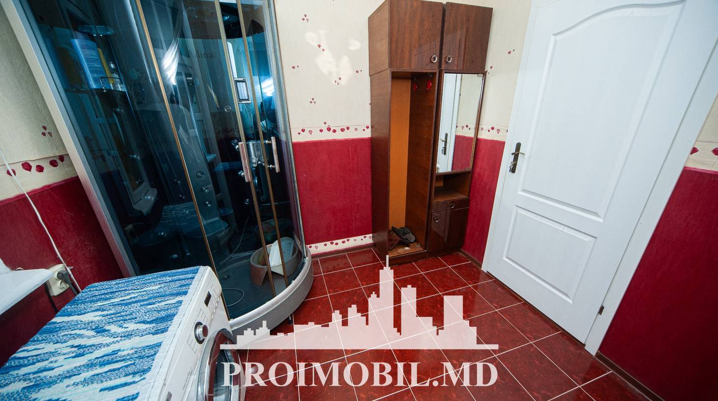 https://images.proimobil.md/mmZat6OkKetqUj2lKZ5TIPGQLJES_7z_Hb3THMykAUA/watermark:0.75:so:0:30:0.39/resize:fill:1460:816:1/gravity:ce/bG9jYWw6Ly8vZXN0YXRlL2xyL2Q0OTFkNDhlLTcwOWMtNDA4Ny05ZmRiLWQ0NWNiNTc0ODkyYS5qcGVn