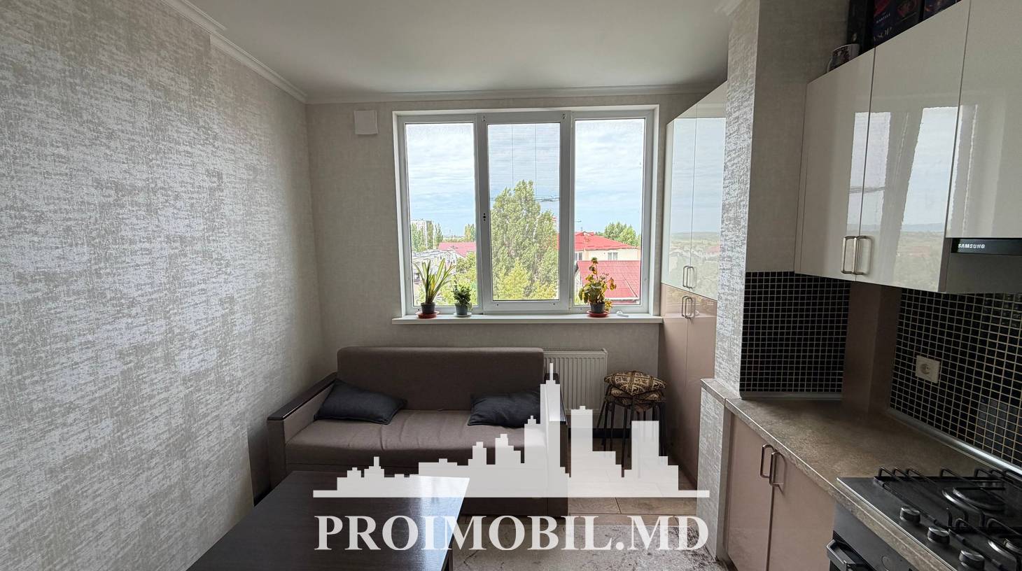 https://images.proimobil.md/mozIfhyJ3SV_7nfq0cFGaSOBuc2zwTOU2kn9wFtM2ks/watermark:0.75:so:0:30:0.39/resize:fill:1460:816:1/gravity:ce/bG9jYWw6Ly8vZXN0YXRlL2xyLzNmMTNmZmJkLTBmMjktNGI1Yi05ZDNlLThiYmNjYTE3MGZhNC5qcGVn