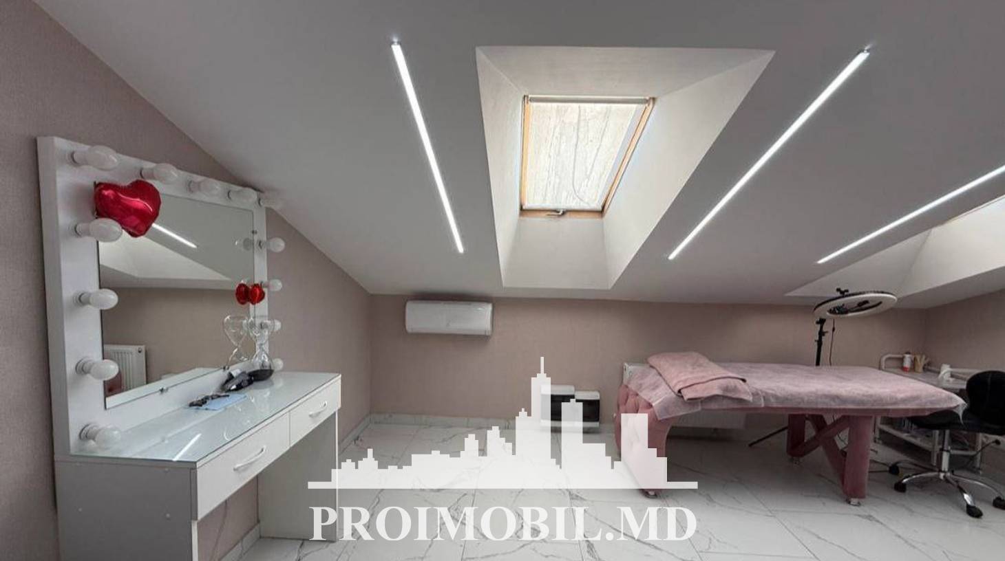 https://images.proimobil.md/muxKnDQNv71d-NWCsJXNPSbFfb1xdaFICGQvYq6NTZQ/watermark:0.75:so:0:30:0.39/resize:fill:1460:816:1/gravity:ce/bG9jYWw6Ly8vZXN0YXRlL2xyLzBhOThiZWVmLTA0NDMtNGU2Ny1iNmI1LTVjMzg3MTlkNDczNC5qcGVn
