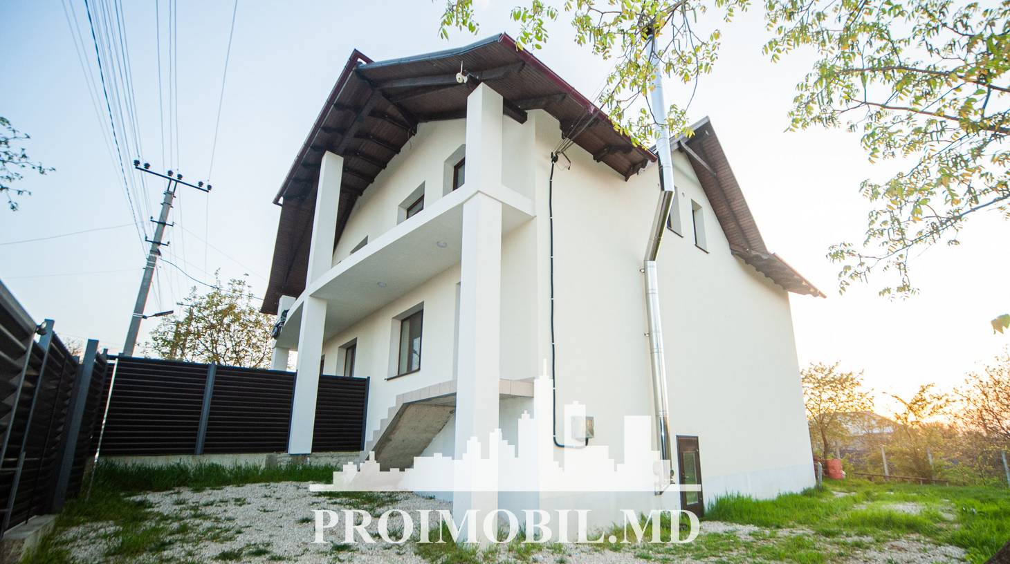 https://images.proimobil.md/mvGcxExNEBaN_1htt5sHbXXble43H8DB3ebyU7txL8Q/watermark:0.75:so:0:30:0.39/resize:fill:1460:816:1/gravity:ce/bG9jYWw6Ly8vZXN0YXRlL2xyLzE2NWZhYmQ0LTQ3OTgtNDQ1Zi04NjllLThmYjU2NzBjZTE2NS5qcGVn