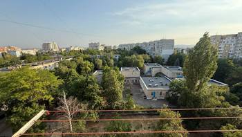 https://images.proimobil.md/mvaCKYTdLYaxA3MvS61JfkugcYhD76SaZ5z0mugqe48/resize:fill:350:198:1/gravity:ce/bG9jYWw6Ly8vZXN0YXRlL2xyL2M3ZTc1ZjUzLWYyNzYtNDM4Yi1hZTBiLWNkNjQ3ZjhlMTZjMi5qcGVn