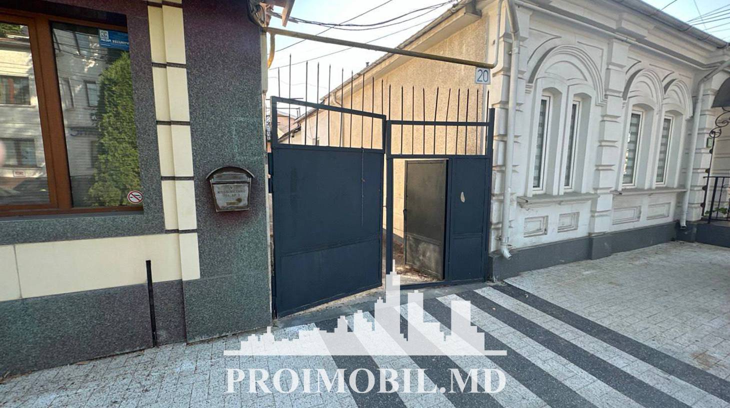 https://images.proimobil.md/mxkmw65MdpNFVlUshFpYIkFYBkqrJClxRq0q03lrvN4/watermark:0.75:so:0:30:0.39/resize:fill:1460:816:1/gravity:ce/bG9jYWw6Ly8vZXN0YXRlL2xyLzBkMGZkNTM1LWI4MTMtNDBmMy1iYjVjLWFkZjRhYjkxYzM2YS5qcGVn