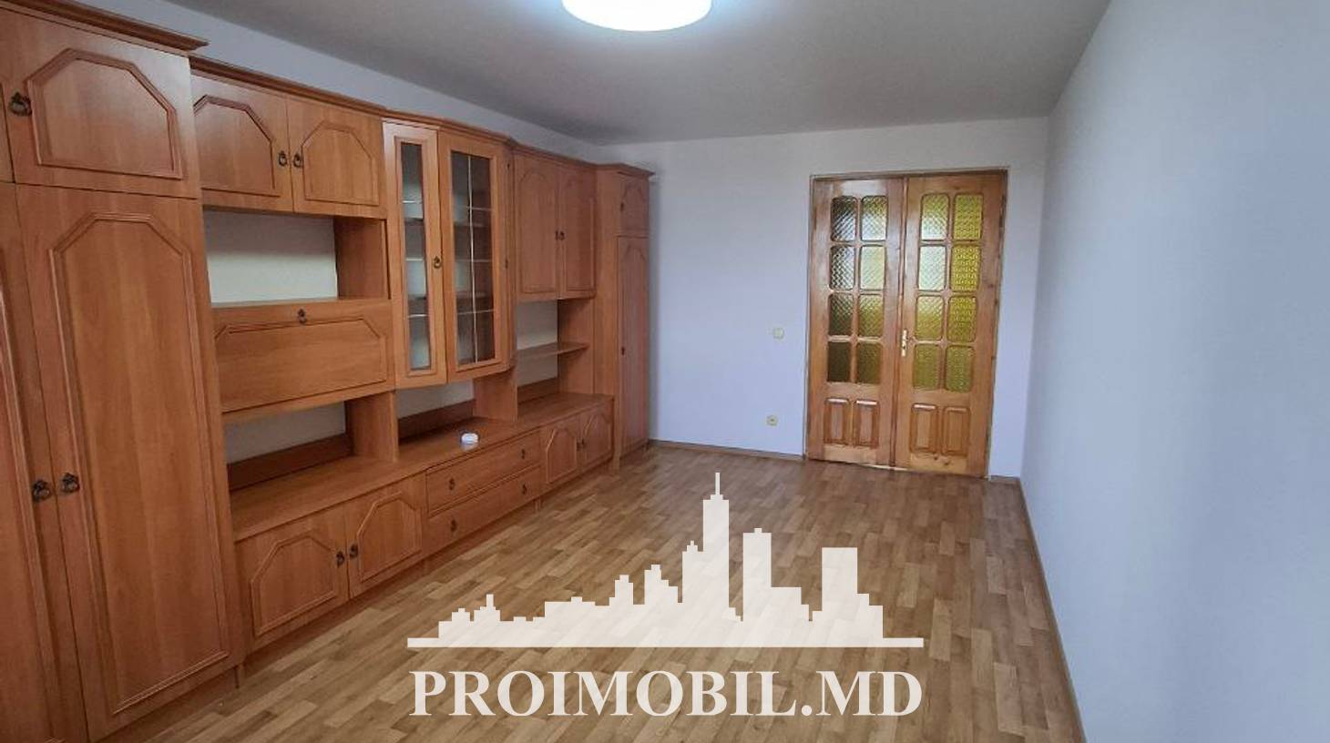 https://images.proimobil.md/mypvI2DDn9d4JkGQe3V4vk43l79uxQ5GMMEk48wF5LQ/watermark:0.75:so:0:30:0.39/resize:fill:1460:816:1/gravity:ce/bG9jYWw6Ly8vZXN0YXRlL2xyLzU3NGRiYzU5LTk3MDYtNDlhZC04YTAxLTMwY2NmNGM1YjY5OS5qcGVn