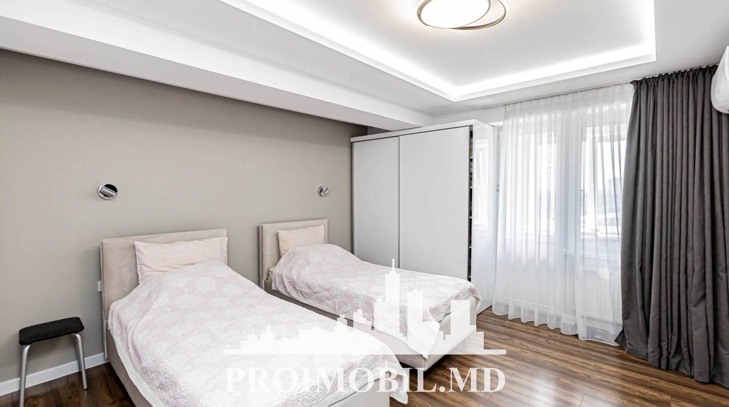 https://images.proimobil.md/mzwjcbhQhIUGZiXiRXKR2GZUfyYx9t__J_S6q1FqNJQ/watermark:0.75:so:0:30:0.39/resize:fill:1460:816:1/gravity:ce/bG9jYWw6Ly8vZXN0YXRlL2xyL2M4NTdjZGJjLTgxOWYtNDQ1OC1iZTJlLTUwMzYwNGQ3ZDQxZS5qcGVn