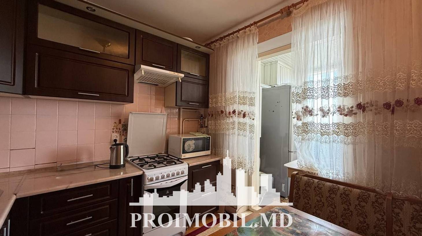 https://images.proimobil.md/n2t4LJFWtIuLVRnpIReNrtZyuaOs65Ee5uhN6XFk34g/watermark:0.75:so:0:30:0.39/resize:fill:1460:816:1/gravity:ce/bG9jYWw6Ly8vZXN0YXRlL2xyL2VhMzBhMzQwLTZlZTUtNDI1NS05OWVjLTZkODExYjVhNzMyNS5qcGVn