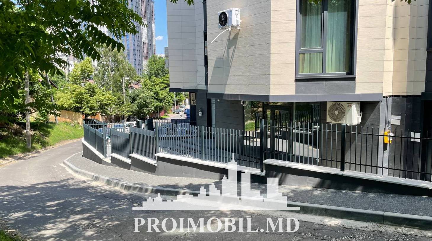 https://images.proimobil.md/n4oHyykrOTYYKW9d-cpriWjX0JA5OROP-75__rM8ZuY/watermark:0.75:so:0:30:0.39/resize:fill:1460:816:1/gravity:ce/bG9jYWw6Ly8vZXN0YXRlL2xyL2M0ZmI4ZWUwLWMzZDItNDJhYi04YTU0LTBhZmVmNDE0NDM4OC5qcGVn