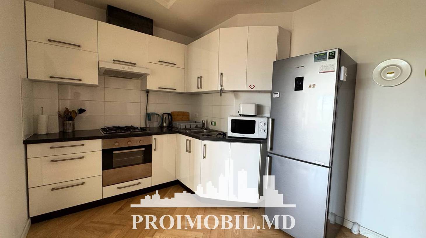 https://images.proimobil.md/n9aPdJAKcAUZKjoCIFT58h6poIEsxYX-CZNs1prEGX4/watermark:0.75:so:0:30:0.39/resize:fill:1460:816:1/gravity:ce/bG9jYWw6Ly8vZXN0YXRlL2xyLzcyYTBlM2UzLTVlODUtNGQ3MS04NGMxLTRiYTA4MjNiMzkzZC5qcGVn