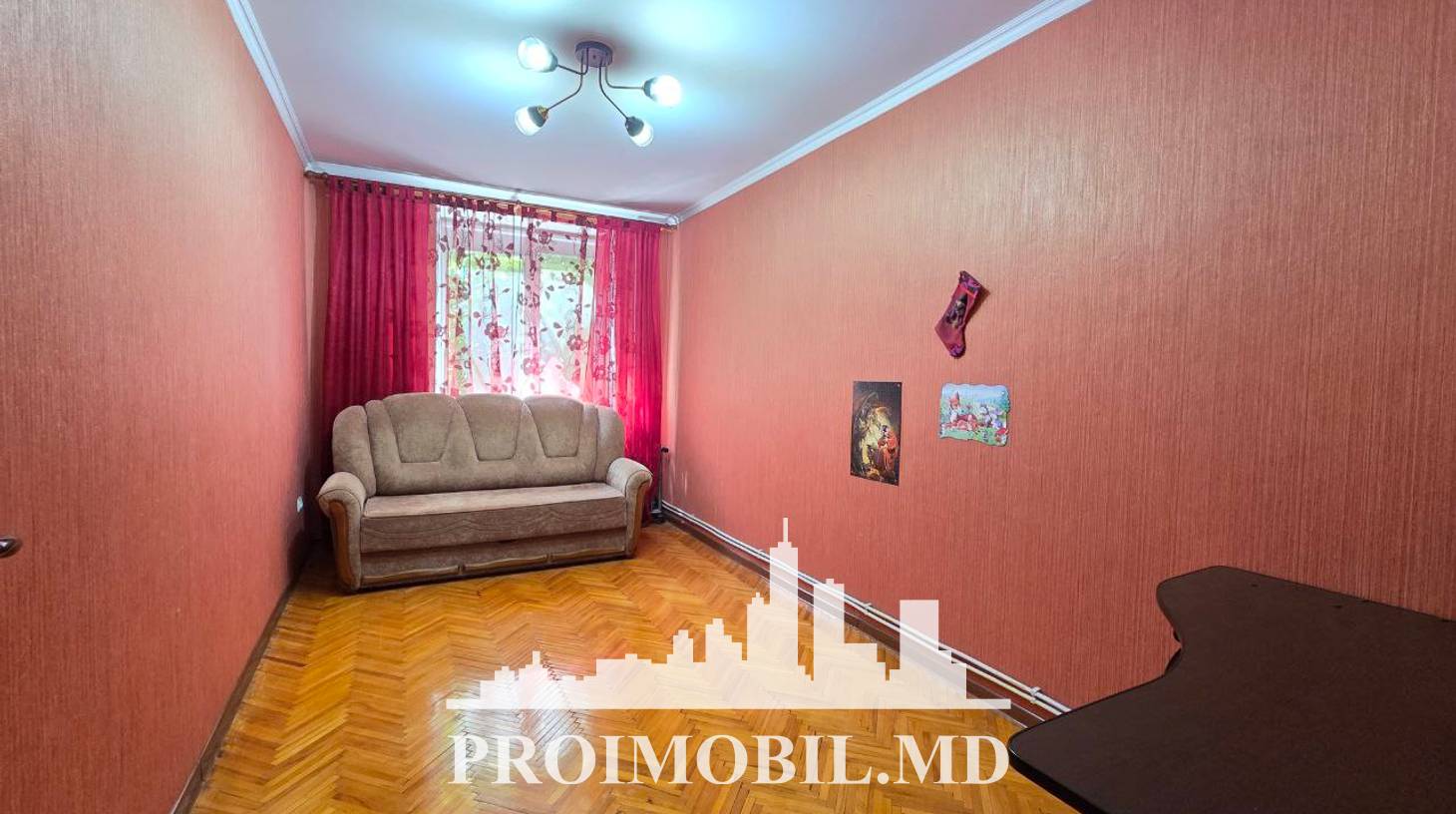 https://images.proimobil.md/nC0NsJNxKLJmxE9PT4XcxYVQjuVnL7PjXfA49r-reVU/watermark:0.75:so:0:30:0.39/resize:fill:1460:816:1/gravity:ce/bG9jYWw6Ly8vZXN0YXRlL2xyLzBhOWM2M2RmLWU0ZTAtNGNkYi05NGM5LTAxM2ZlNmFiMTVkMi5qcGVn