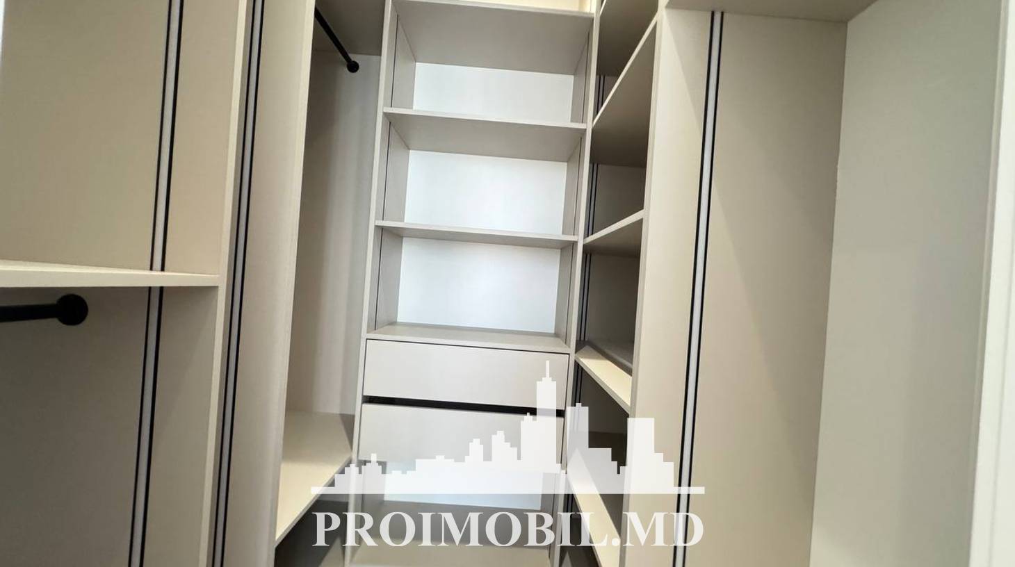 https://images.proimobil.md/nCzUmqz6vQ7UDWJMp5JkK0_Cu7wUv1-wJ_eNN4Um8hI/watermark:0.75:so:0:30:0.39/resize:fill:1460:816:1/gravity:ce/bG9jYWw6Ly8vZXN0YXRlL2xyLzU0OGY0OTc4LTA5YzAtNDljOS04YTVjLTBhNGNmMGExZjNhZC5qcGVn