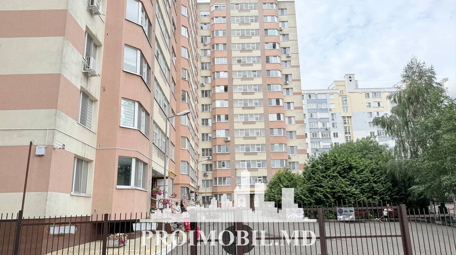 https://images.proimobil.md/nECklym1eE6fq0llB90yEmPOgXksoKF0JJ-zqwfFp8c/watermark:0.75:so:0:30:0.39/resize:fill:1460:816:1/gravity:ce/bG9jYWw6Ly8vZXN0YXRlL2xyLzQ3ZjcyMWFiLTRhYWQtNDUzNi1hODgyLWE5ZWEzMzNlOWMwMy5qcGVn