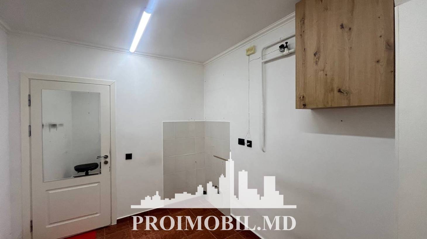 https://images.proimobil.md/nGfl87Sedsx7Istf5js6rA-fN0l672pZGBm4anyKLnc/watermark:0.75:so:0:30:0.39/resize:fill:1460:816:1/gravity:ce/bG9jYWw6Ly8vZXN0YXRlL2xyLzc0MDE2OGQwLTc4MzItNDgzNC04MDNlLTkyMWZlOWJmZjVlOC5qcGVn