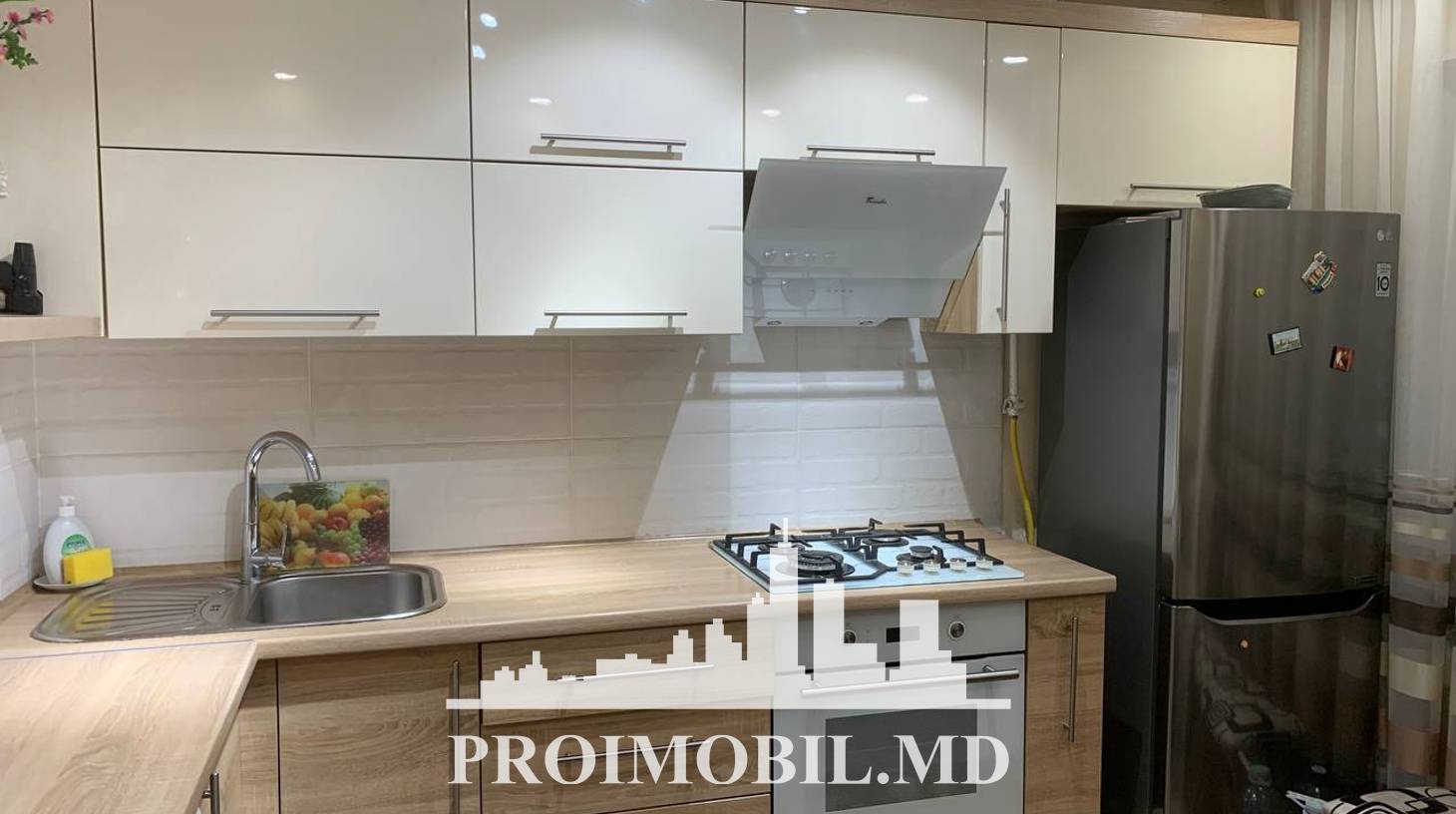 https://images.proimobil.md/nGrgwYs0ZJ1k1gxzHaO4pjlQwYxQQiKhcTZxJi6ylzY/watermark:0.75:so:0:30:0.39/resize:fill:1460:816:1/gravity:ce/bG9jYWw6Ly8vZXN0YXRlL2xyL2M4ZDJmZTA2LTMxODktNDVjMC1hZTBkLTYzZDkzNDUxZTUwNS5qcGVn