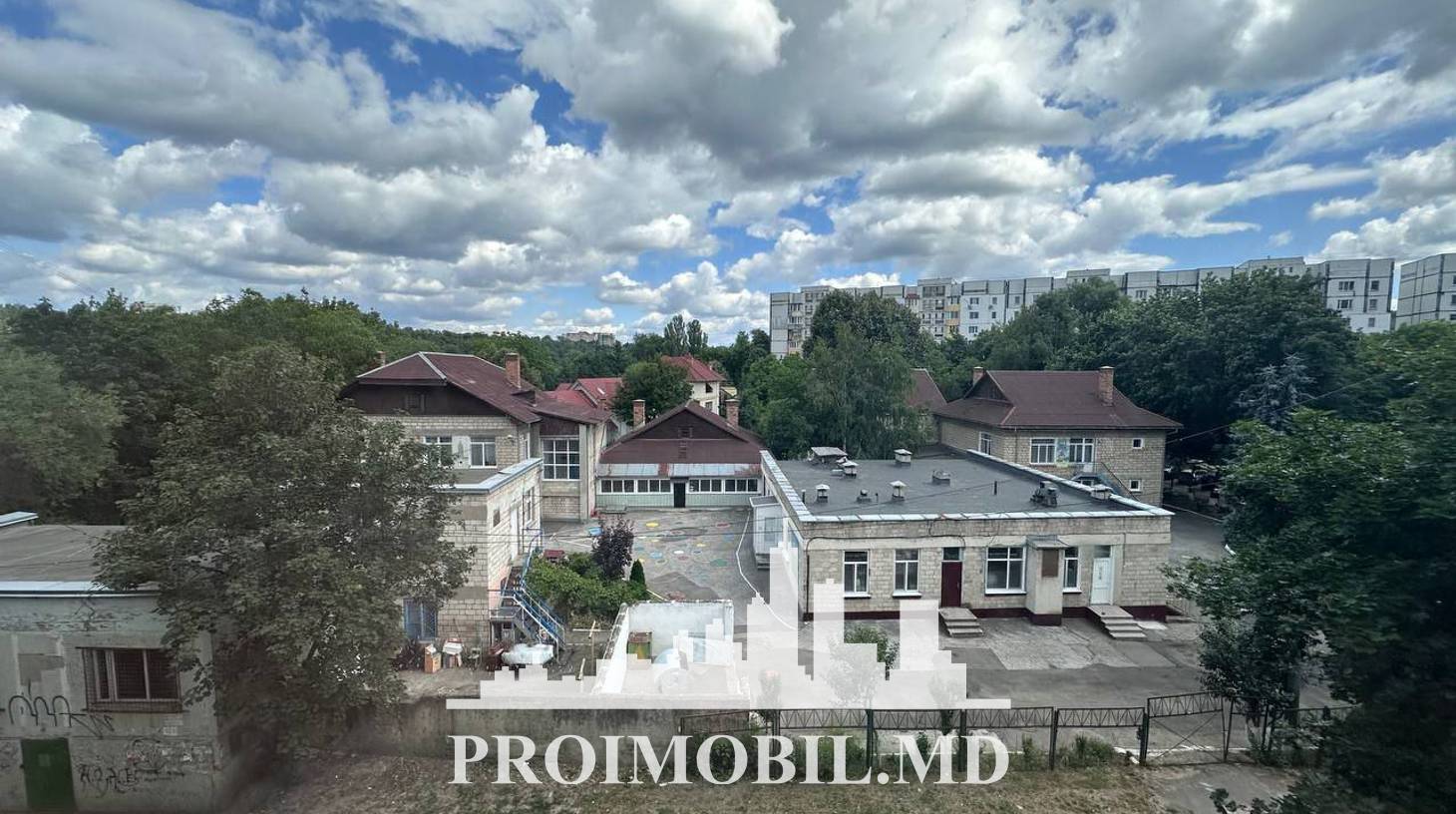 https://images.proimobil.md/nHTk7tKstuThfDPKHtBKSlQAMUrR73zaOladykpHnOI/watermark:0.75:so:0:30:0.39/resize:fill:1460:816:1/gravity:ce/bG9jYWw6Ly8vZXN0YXRlL2xyLzQ4NDM2ZDQ5LTUzMjYtNDIzNS04NjUwLTBlZWE2MTU2Yzc1Yi5qcGVn
