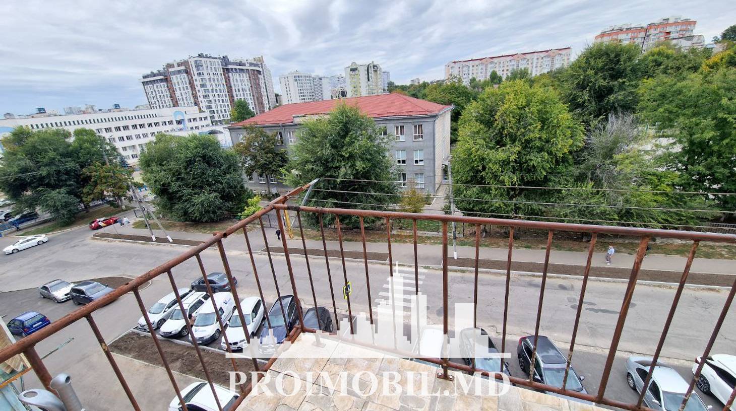 https://images.proimobil.md/nMF46g-eSQfwTx0Wu_xmOs7UEKJLEKzvl14mWipDSsA/watermark:0.75:so:0:30:0.39/resize:fill:1460:816:1/gravity:ce/bG9jYWw6Ly8vZXN0YXRlL2xyLzYwMDRjYzU0LTlhOGUtNGNlMi04MWVmLTdiYWM4MWMwNjg3Zi5qcGVn