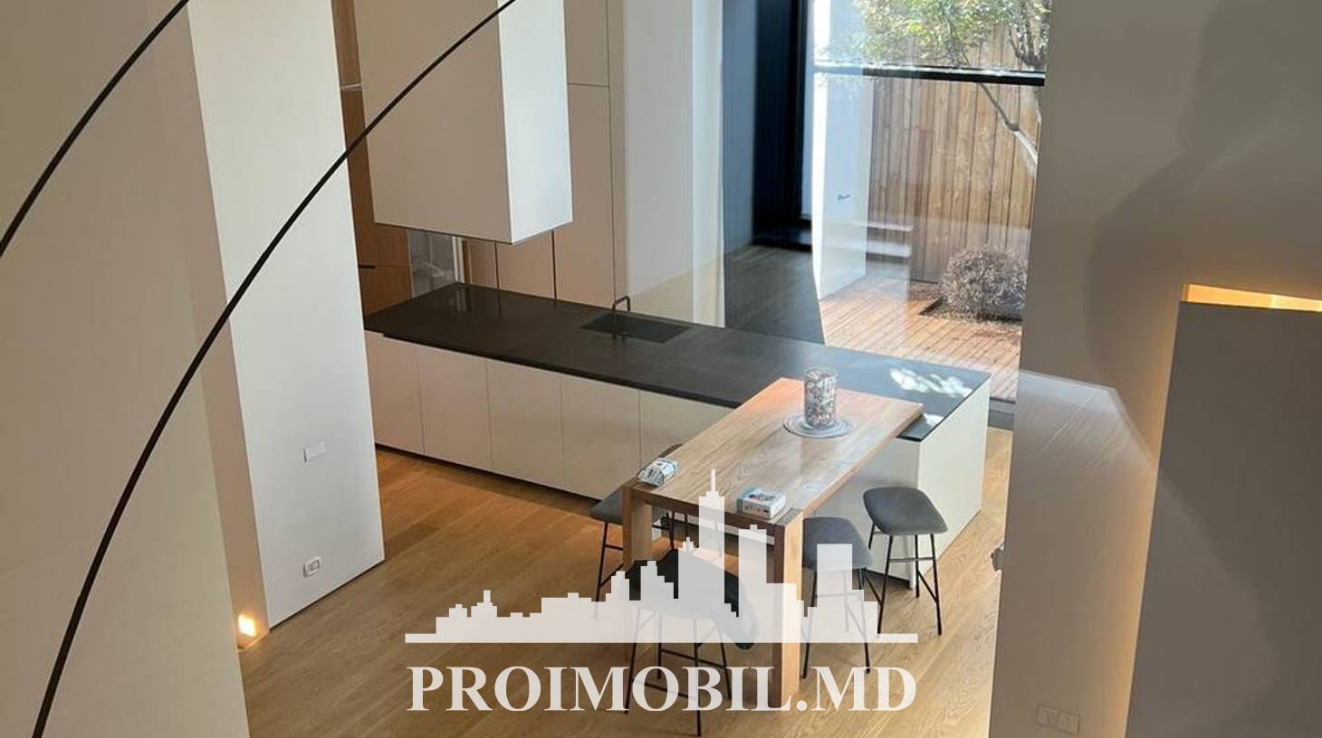 https://images.proimobil.md/nNNf-Mp0d0AkDB4RRJ6dGI_CCtUxbvJfwPT4FelErhI/watermark:0.75:so:0:30:0.39/resize:fill:1460:816:1/gravity:ce/bG9jYWw6Ly8vZXN0YXRlL2xyL2IzMGUwYmUzLTAzNjYtNGI2NC05Y2VmLTFmYjJkNWM1N2NmNC5qcGVn