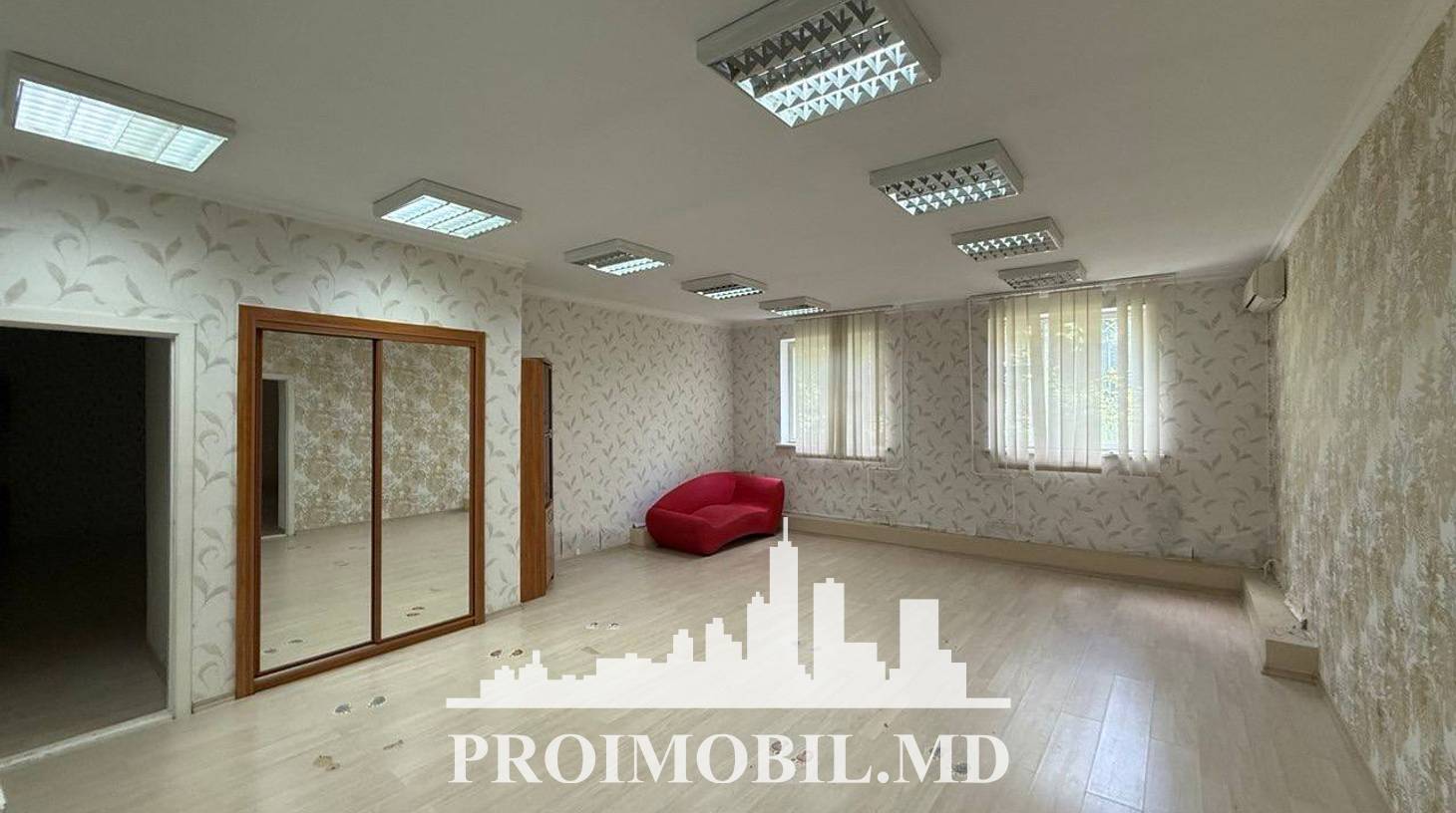 https://images.proimobil.md/nP3aQqJP_yV-c_iAr6L45Hug11NYBiLPPVRgFdY9Pc4/watermark:0.75:so:0:30:0.39/resize:fill:1460:816:1/gravity:ce/bG9jYWw6Ly8vZXN0YXRlL2xyLzljOGNmYTQ4LTlkNjMtNDU4Mi1iMjI1LTg3Yjg4YTJmMDkwYi5qcGVn