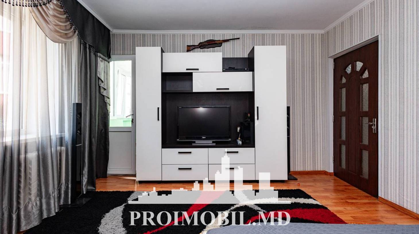 https://images.proimobil.md/nPqvp1YPZBsLABHYN6UGY0dmSQriPwLxjIRjdix_APM/watermark:0.75:so:0:30:0.39/resize:fill:1460:816:1/gravity:ce/bG9jYWw6Ly8vZXN0YXRlL2xyLzllMTY2MTg3LWI1YWQtNGJjMS04MzZjLTE5OGQxNmI0YTRlNi5qcGVn
