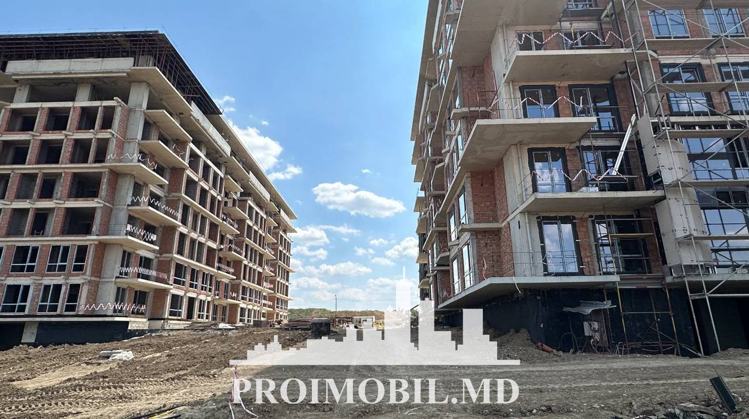 https://images.proimobil.md/nR4wNkH_rk1ncGk4f3UslruwEUx9cGF7ofodQ7NMyzo/watermark:0.75:so:0:30:0.39/resize:fill:1460:816:1/gravity:ce/bG9jYWw6Ly8vZXN0YXRlL2xyLzYzZmNmYmIzLTZkNWQtNDc0Mi1hNTQ1LTljMzUwMzM0ZGYxYi5qcGVn