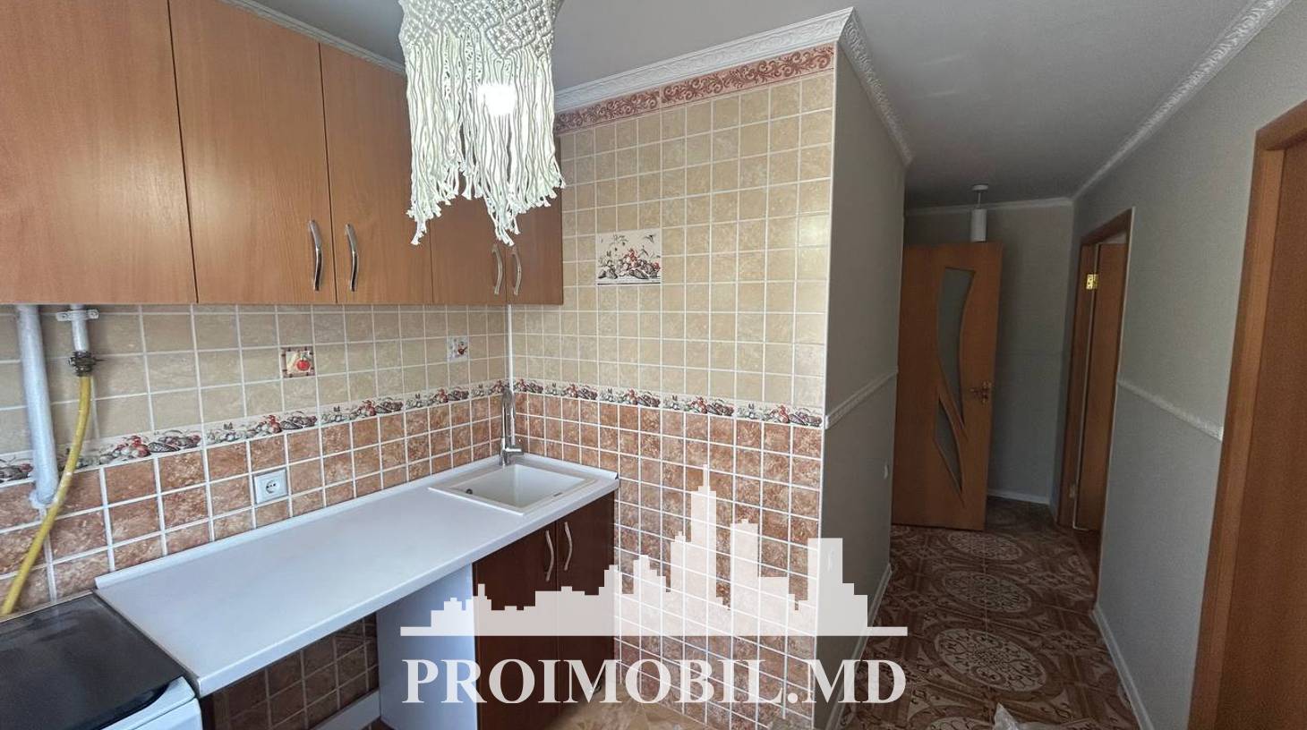 https://images.proimobil.md/nR_rtyaPaF1zDrU330q3cr9JqVbJRyVt6Iqt4G1FBHM/watermark:0.75:so:0:30:0.39/resize:fill:1460:816:1/gravity:ce/bG9jYWw6Ly8vZXN0YXRlL2xyL2VmODRlZDVhLWViMGUtNDhjMC1hOWJkLTUzM2JjODEwZTlhNC5qcGVn
