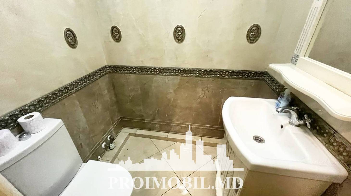 https://images.proimobil.md/nTDFySVOkoV0CQun_zMXr-d6sdOeRK7BYLxkHLADWAo/watermark:0.75:so:0:30:0.39/resize:fill:1460:816:1/gravity:ce/bG9jYWw6Ly8vZXN0YXRlL2xyLzE4NzMwYWUwLTg0MjAtNDliMi1hNTMwLTM2MGQ0ZTZlOWFiMi5qcGVn