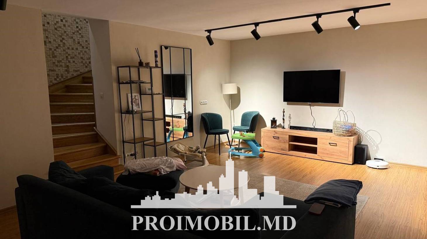 https://images.proimobil.md/nV5IZAU20f3bmXv614dh48-GIxPumJ5YR6zGfIcRz2w/watermark:0.75:so:0:30:0.39/resize:fill:1460:816:1/gravity:ce/bG9jYWw6Ly8vZXN0YXRlL2xyLzFkNzFjYjI5LTA0YTAtNGYxZi1hZTFkLWIyYjBhNjA1NmRiMi5qcGVn
