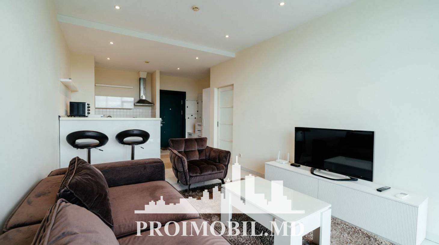 https://images.proimobil.md/nVD74Xv2MYRslY2WvVDLGFYZnAx91NIb5c613OsNzlM/watermark:0.75:so:0:30:0.39/resize:fill:1460:816:1/gravity:ce/bG9jYWw6Ly8vZXN0YXRlL2xyLzMxYjhjZmYwLTBkMzgtNGQ4NS04ZWZmLTg0NmI1ZTExOTUyZS5qcGVn