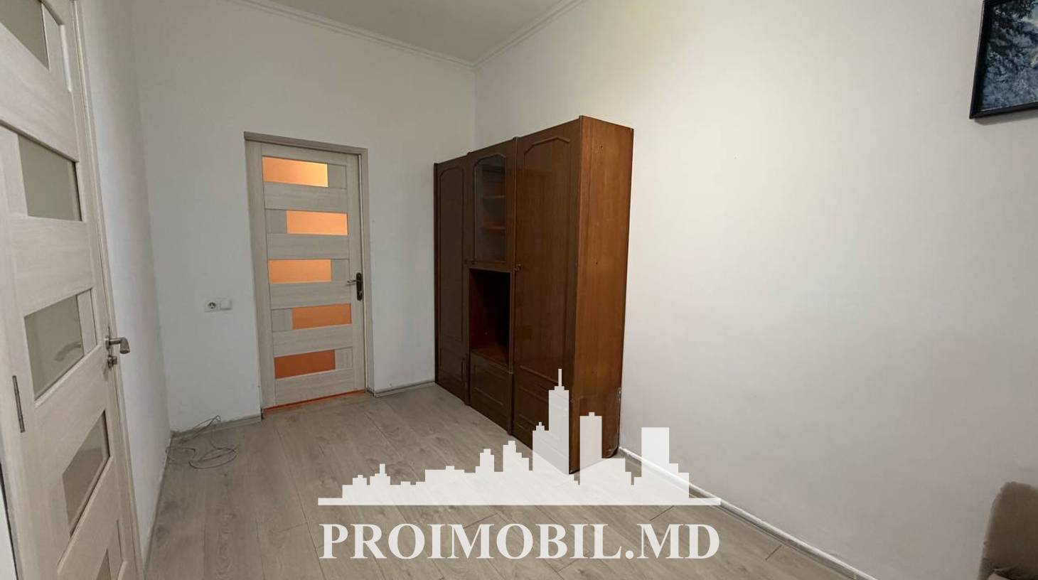 https://images.proimobil.md/nZLK_-jFyBx-vjOg7lNQP6LCSA5GPhz2T3Kj8F16CbE/watermark:0.75:so:0:30:0.39/resize:fill:1460:816:1/gravity:ce/bG9jYWw6Ly8vZXN0YXRlL2xyL2U0NGQ1OTkwLTQ1MmEtNDRlNy05ZDY5LWY0MDYxYmVmYzg0MS5qcGVn