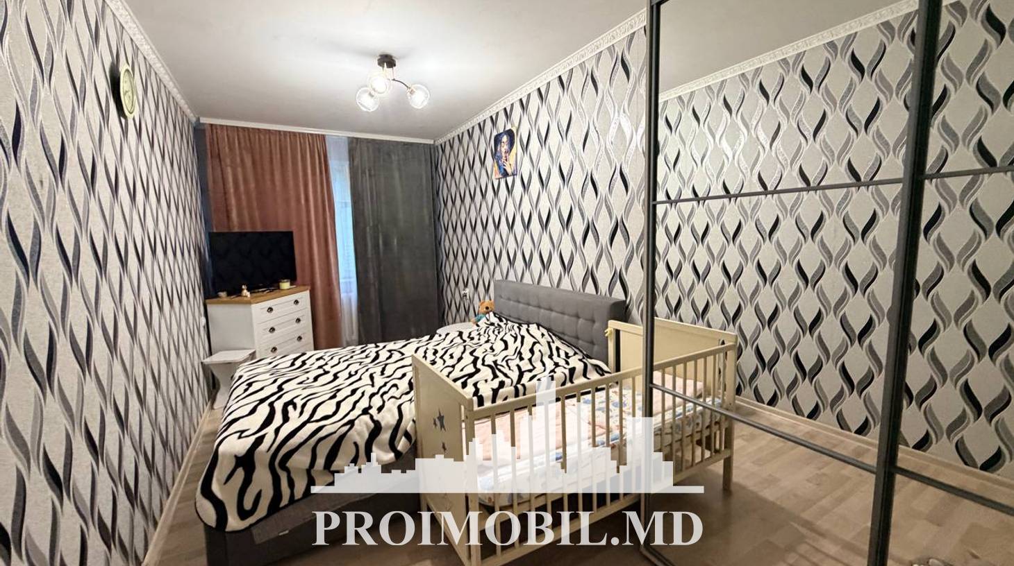 https://images.proimobil.md/nduc38SbYvIuUkxQO2HQM6IUP0-_fK0zjN7ZFp7ttlU/watermark:0.75:so:0:30:0.39/resize:fill:1460:816:1/gravity:ce/bG9jYWw6Ly8vZXN0YXRlL2xyLzI4MTNjYmM4LWRkODEtNGEyMy1iZTIzLTY4NjU5OTVhNTk0NS5qcGVn