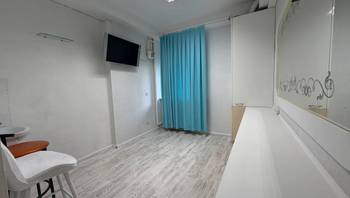 https://images.proimobil.md/niCJAKehb5XUZp6iJyiihtK_zDJax3Basza0gTRnulM/resize:fill:350:198:1/gravity:ce/bG9jYWw6Ly8vZXN0YXRlL2xyL2U3NmJiMWY3LTZkNjQtNGY4YS1hYWJmLTUyZDU4MzkzYmYxZS5qcGVn