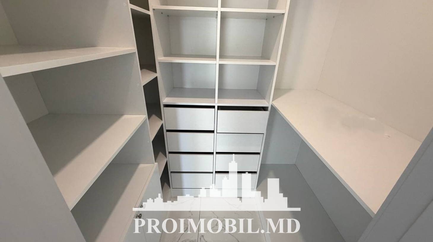 https://images.proimobil.md/nmAwXA4V-ytavrWFpHcDB67DAAnib-sJ4OYVF-XjGsw/watermark:0.75:so:0:30:0.39/resize:fill:1460:816:1/gravity:ce/bG9jYWw6Ly8vZXN0YXRlL2xyLzFmNzI5ZDViLTcwMWQtNDE0MC1iZjI2LTc3N2FlN2VlOTY3Yy5qcGVn