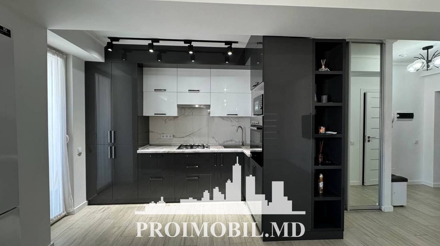 https://images.proimobil.md/nqIYv0vrLw3weYDesrR1B0dUu3k6wbSBAmf0TRKnX_s/watermark:0.75:so:0:30:0.39/resize:fill:1460:816:1/gravity:ce/bG9jYWw6Ly8vZXN0YXRlL2xyLzlhNGU5YjJiLTlmN2ItNGE1MS04ZmJhLTQ2NTZkZDE3MGM0Ny5qcGVn