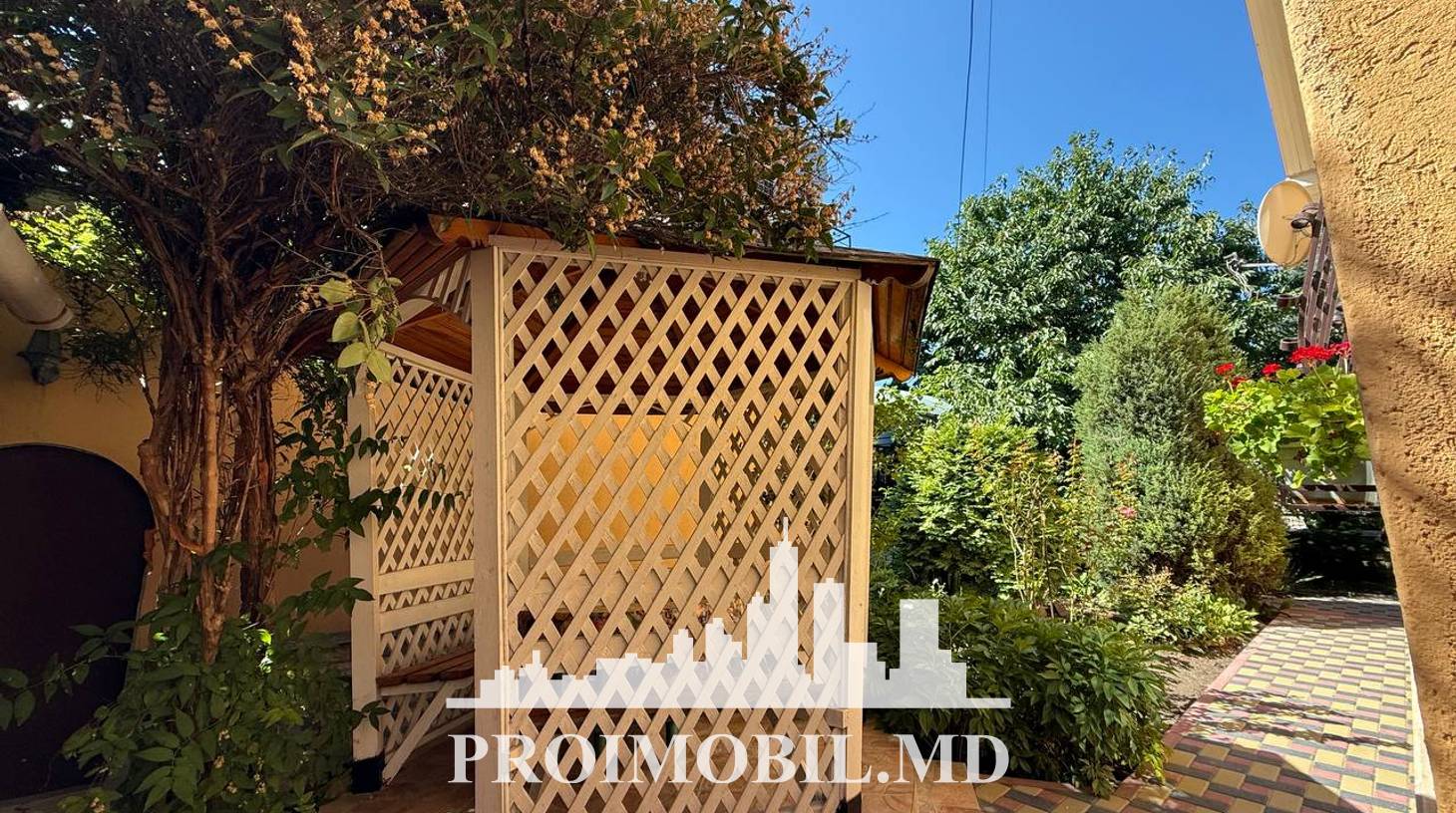 https://images.proimobil.md/nujAGQFb77KrVs-zowpcHC1T-FiH8xfm4jAHZDN9FIg/watermark:0.75:so:0:30:0.39/resize:fill:1460:816:1/gravity:ce/bG9jYWw6Ly8vZXN0YXRlL2xyL2U3NzE4MDY2LTM0MDctNDUyMi1iMmRmLWZhMjllY2FkMmI3OS5qcGVn