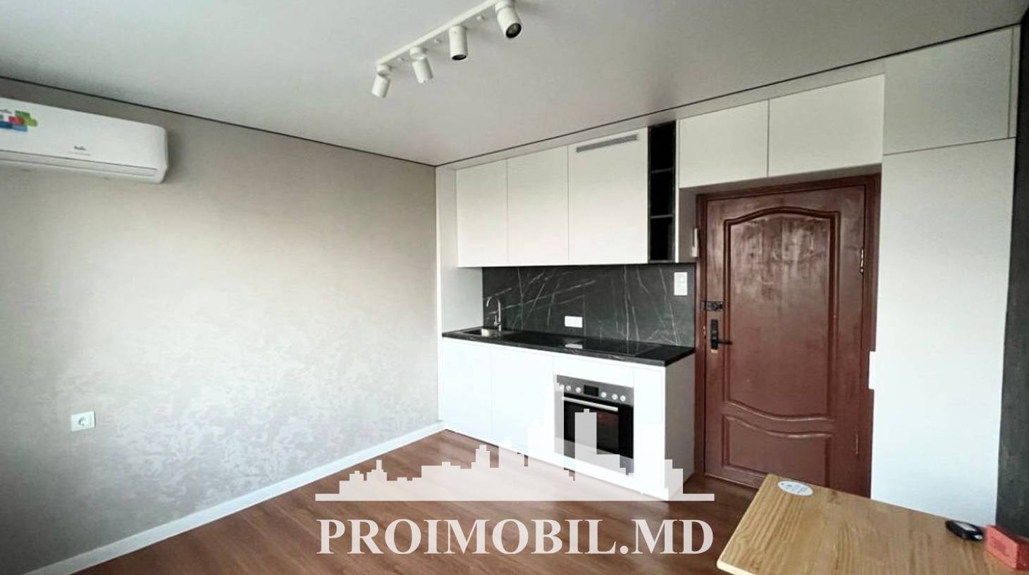 https://images.proimobil.md/nv5ik4BXTOcDq8ZHZLSFkQuC0UfFE0f71-tl3kDn_70/watermark:0.75:so:0:30:0.39/resize:fill:1460:816:1/gravity:ce/bG9jYWw6Ly8vZXN0YXRlL2xyLzczZTRjNWQyLWJmZjItNGEyNC1hYjc2LWU1ODUwZjFjMDkyZS5qcGVn