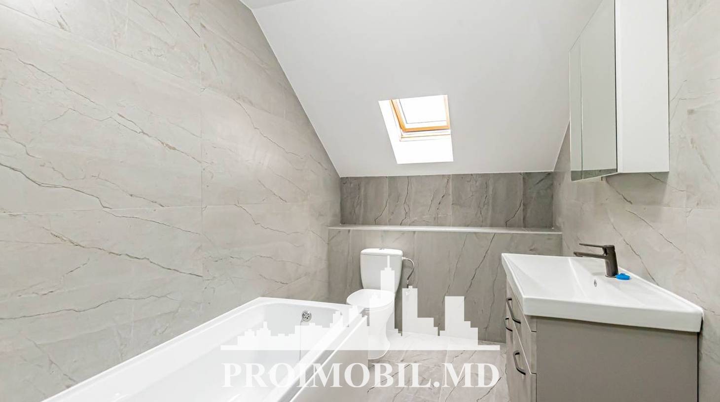 https://images.proimobil.md/nyQVQMaYr5iw_CHGGNRA2LxiA05Jd1xL04pAJLcqeFU/watermark:0.75:so:0:30:0.39/resize:fill:1460:816:1/gravity:ce/bG9jYWw6Ly8vZXN0YXRlL2xyLzdkNzI2ZjgwLWI4NmMtNGVlYi1hMGUxLTM4OGE5ZDU5OWJlNC5qcGVn