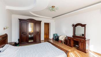 https://images.proimobil.md/o1-rQHbjlZeUDi8Ksh2QkNoAiP8oq6a9FRmL46cnUSU/resize:fill:350:198:1/gravity:ce/bG9jYWw6Ly8vZXN0YXRlL2xyL2M5M2NlMzJmLWUzMGYtNDkwMS04NmEzLTQ1MTc5Y2E0NDgyMy5qcGVn
