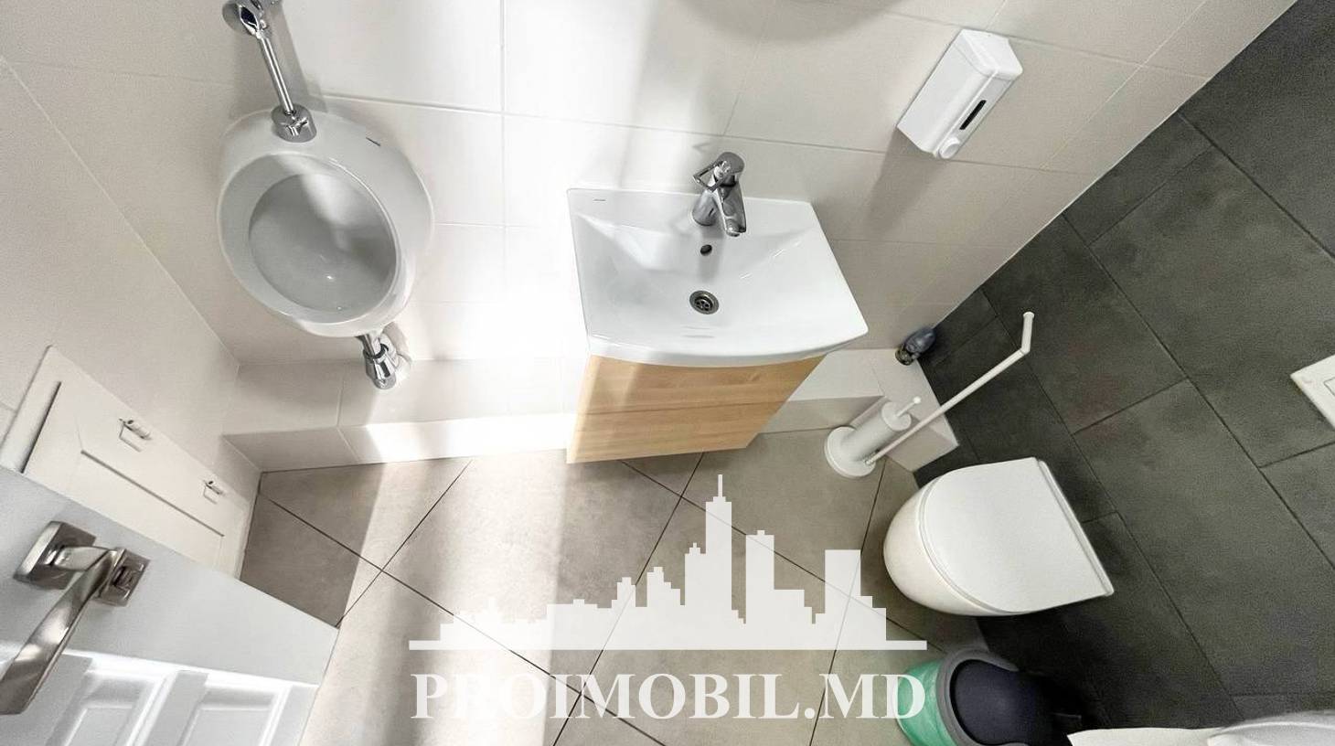 https://images.proimobil.md/o1E7LTAgXki_Qykew4p-OYCJTapD3gUkTIvw0xxGJLI/watermark:0.75:so:0:30:0.39/resize:fill:1460:816:1/gravity:ce/bG9jYWw6Ly8vZXN0YXRlL2xyL2Q3YjM5ZjM3LWVhYzQtNDEwOC1iMTNmLTFmNzI1ODU4NDFhYS5qcGVn