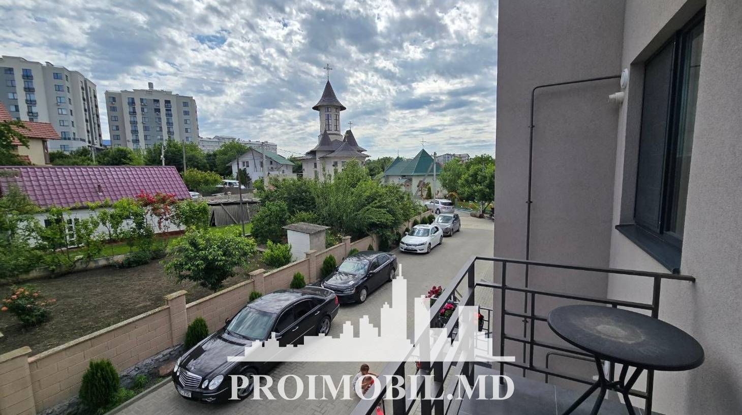 https://images.proimobil.md/o5XbQF8pN4H6xQlkOet7E4T8EZz7z376DrVN8ajx_Xw/watermark:0.75:so:0:30:0.39/resize:fill:1460:816:1/gravity:ce/bG9jYWw6Ly8vZXN0YXRlL2xyLzliODY3OWJhLWJiZmQtNGRkZC04MDNiLTUxYTdkN2VlZDE5Mi5qcGVn