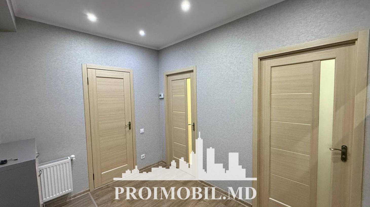https://images.proimobil.md/o790kehiOGHfINz6oYojZi-5ajfI9vz-xodDGdD-wn4/watermark:0.75:so:0:30:0.39/resize:fill:1460:816:1/gravity:ce/bG9jYWw6Ly8vZXN0YXRlL2xyL2NkMjFjYWRlLWZiYzQtNDg3NS1iODVmLWU1NTBiOThjMGQ5OC5qcGVn