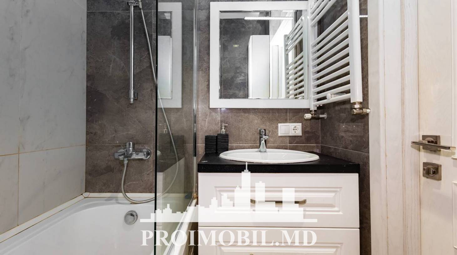 https://images.proimobil.md/o7SPOnwtm34EGolVXfR_c_jOUgOF_AP5Z8ZDdoR3d2c/watermark:0.75:so:0:30:0.39/resize:fill:1460:816:1/gravity:ce/bG9jYWw6Ly8vZXN0YXRlL2xyLzQ3NTU3OTRkLTFmMzMtNDZmNy1hZTEzLWRhNjk3ZTk1ODk3Yi5qcGVn