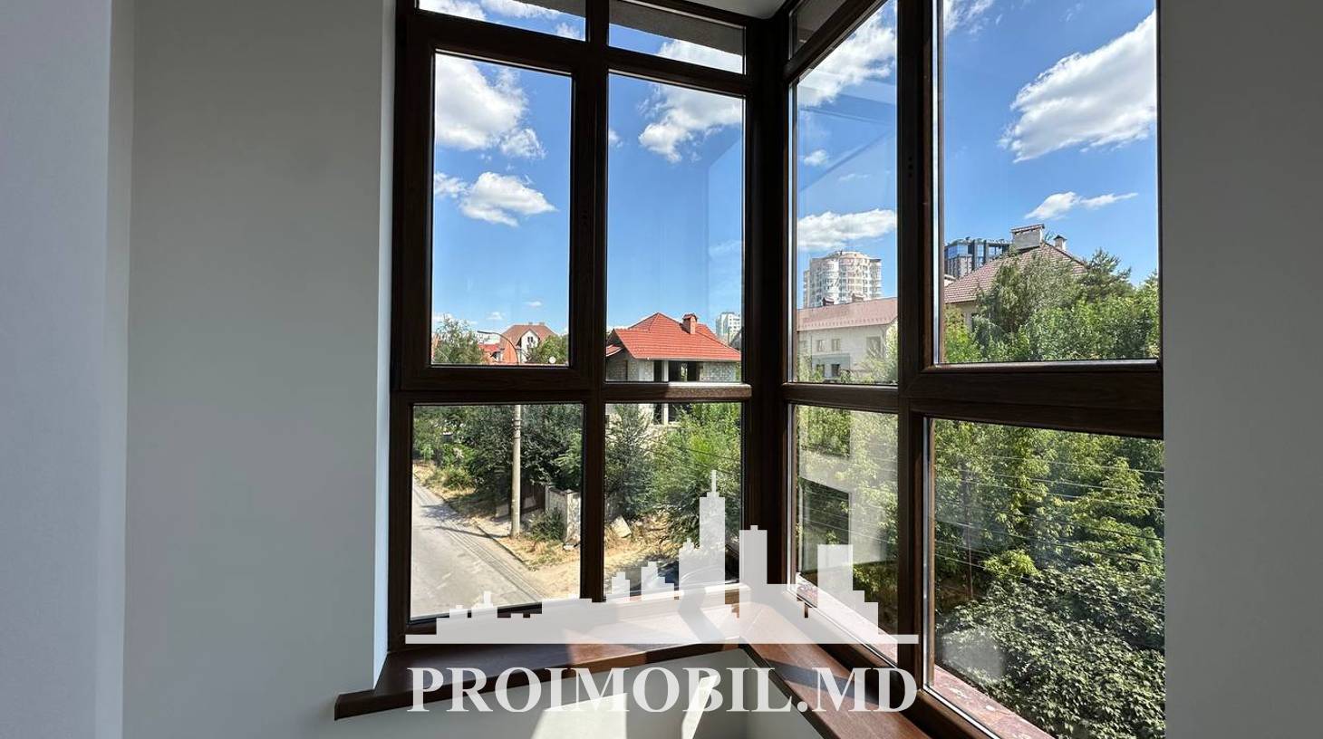 https://images.proimobil.md/o8IpmAbnaxUeaKR80x0ZXHadMLTYKfkjT-V8BQCutXA/watermark:0.75:so:0:30:0.39/resize:fill:1460:816:1/gravity:ce/bG9jYWw6Ly8vZXN0YXRlL2xyLzZkMDg3Y2Y3LTIxYWMtNGJkOS05NjRmLWFkNWVhN2VmYTNlYS5qcGVn